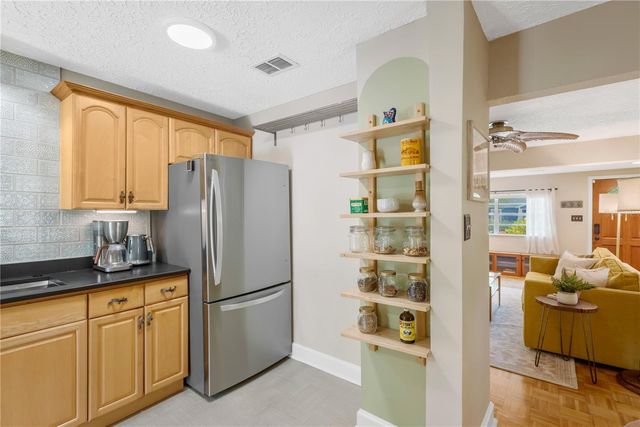 1427 E POWHATAN AVENUE, Tampa, FL 33604