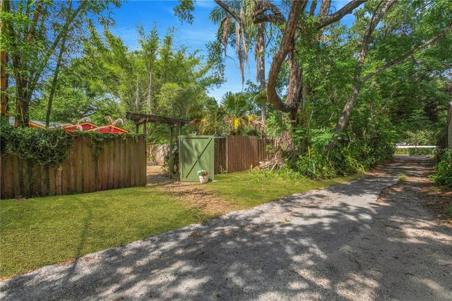 1427 E POWHATAN AVENUE, Tampa, FL 33604