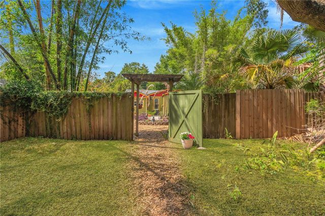 1427 E POWHATAN AVENUE, Tampa, FL 33604