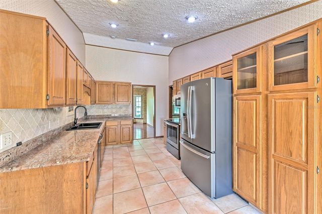 2102 WHITLOCK PLACE, Dover, FL 33527