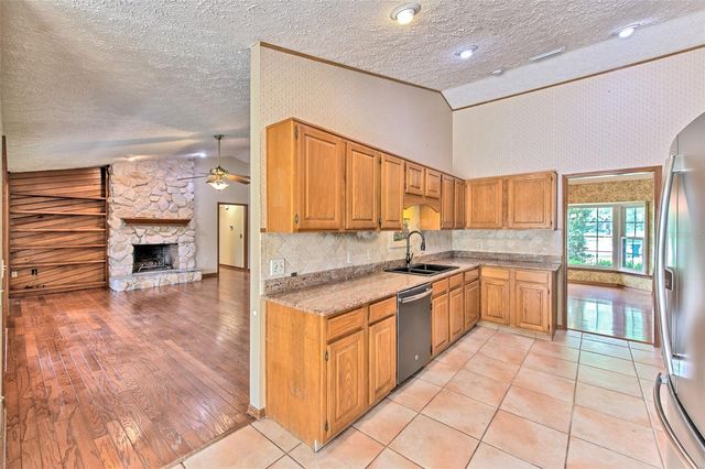 2102 WHITLOCK PLACE, Dover, FL 33527