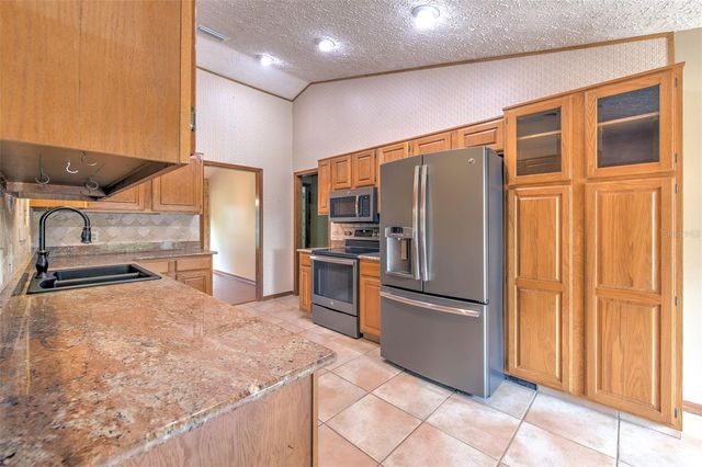 2102 WHITLOCK PLACE, Dover, FL 33527