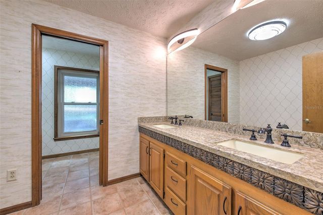 2102 WHITLOCK PLACE, Dover, FL 33527