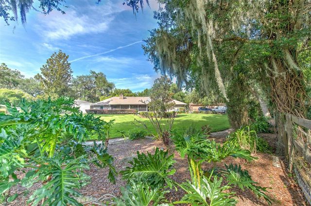 2102 WHITLOCK PLACE, Dover, FL 33527