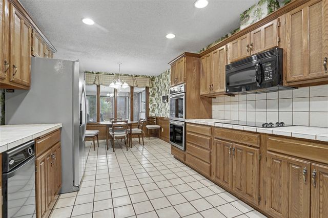 8401 Fairway Place, Broken Arrow, OK 74011