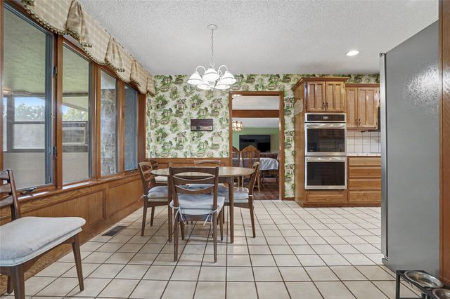 8401 Fairway Place, Broken Arrow, OK 74011