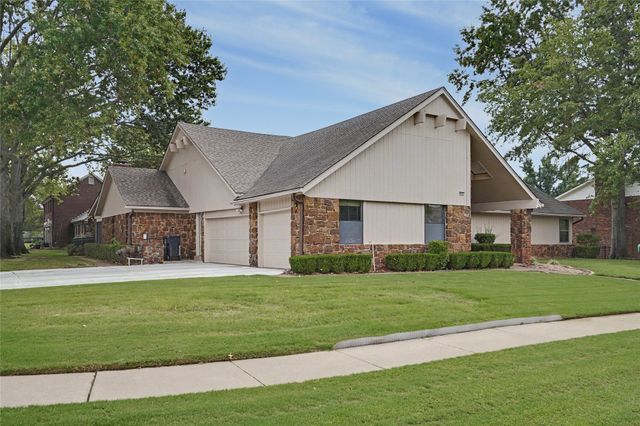 8401 Fairway Place, Broken Arrow, OK 74011
