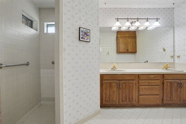 8401 Fairway Place, Broken Arrow, OK 74011