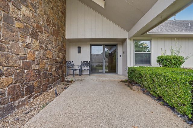 8401 Fairway Place, Broken Arrow, OK 74011