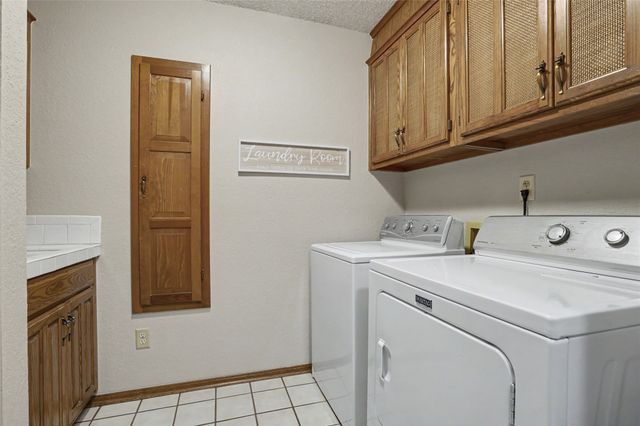 8401 Fairway Place, Broken Arrow, OK 74011