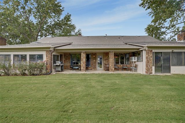 8401 Fairway Place, Broken Arrow, OK 74011