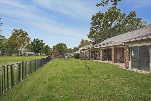 8401 Fairway Place, Broken Arrow, OK 74011