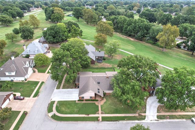8401 Fairway Place, Broken Arrow, OK 74011