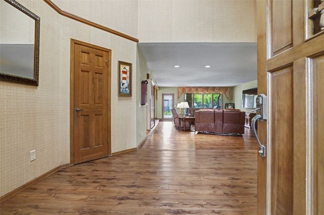 8401 Fairway Place, Broken Arrow, OK 74011