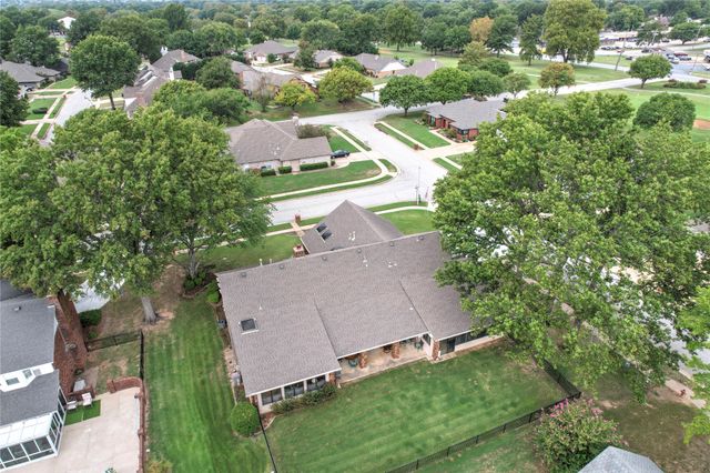 8401 Fairway Place, Broken Arrow, OK 74011