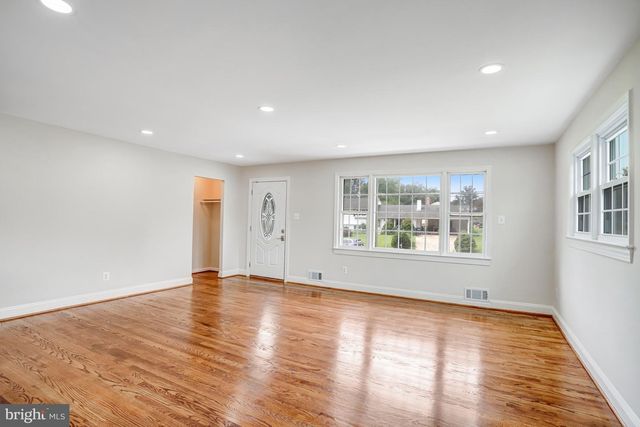 5701 OTTAWA RD, Centreville, VA 20120