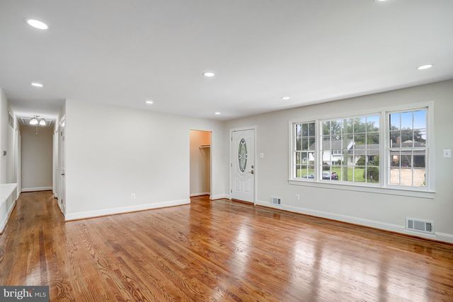 5701 OTTAWA RD, Centreville, VA 20120