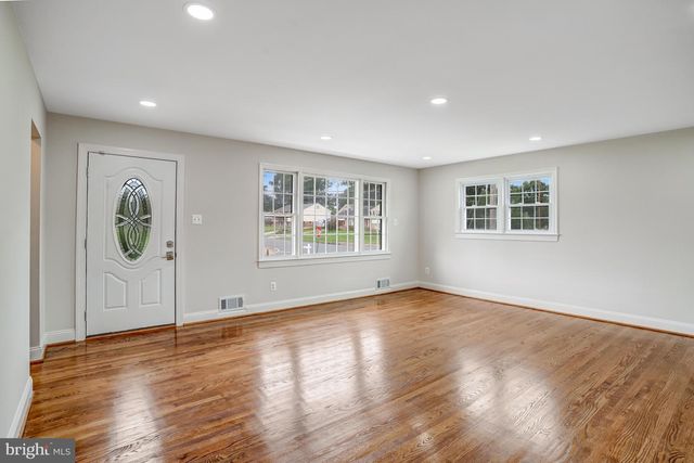 5701 OTTAWA RD, Centreville, VA 20120