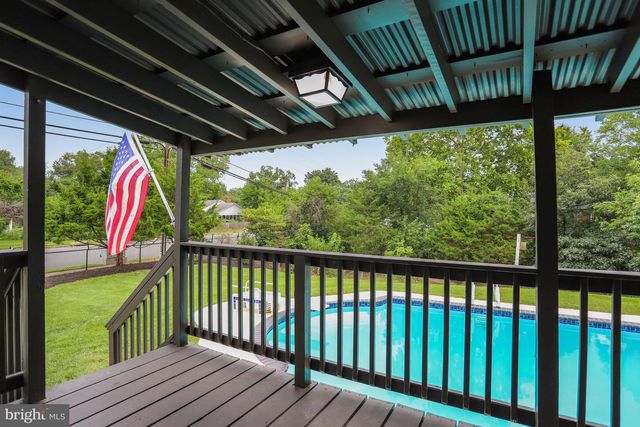 5701 OTTAWA RD, Centreville, VA 20120
