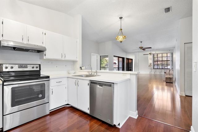 12003 NW 11th Street 12003, Pembroke Pines, FL 33026
