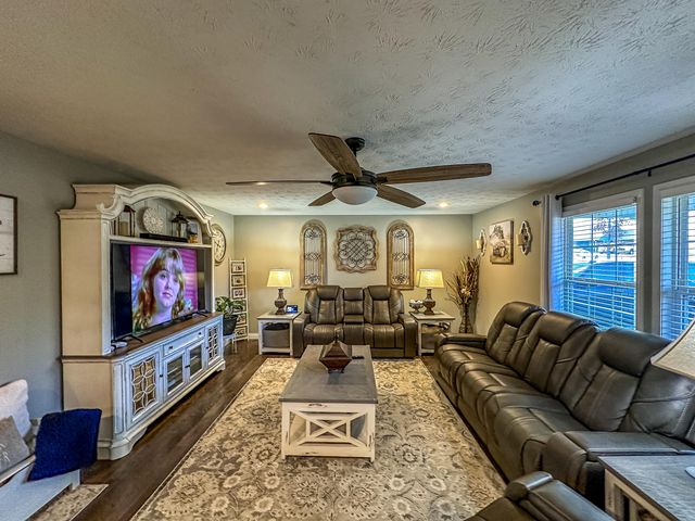 613 Holly Grove Road, Keavy, KY 40737