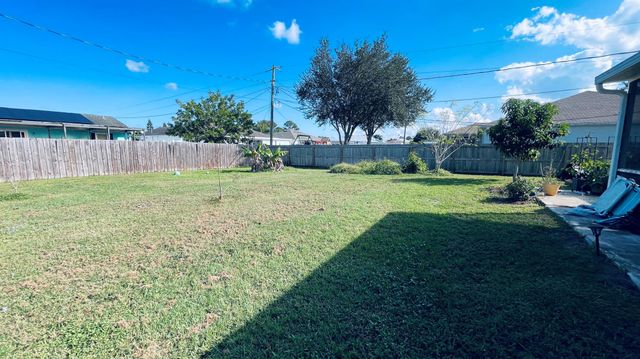 2013 SW Burman Lane, Port St Lucie, FL 34984