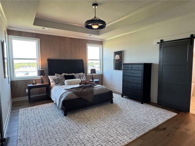 18613 Mohawk Lane, Overland Park, KS 66085