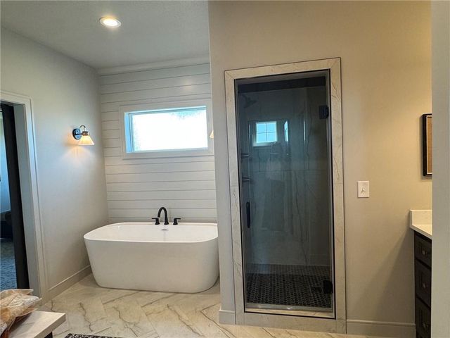 18613 Mohawk Lane, Overland Park, KS 66085