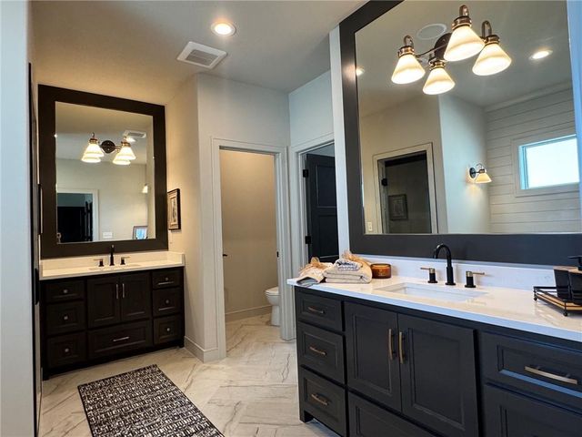18613 Mohawk Lane, Overland Park, KS 66085