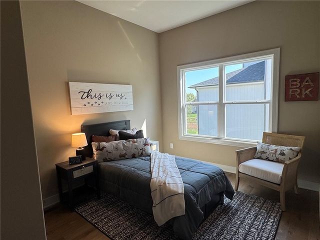 18613 Mohawk Lane, Overland Park, KS 66085
