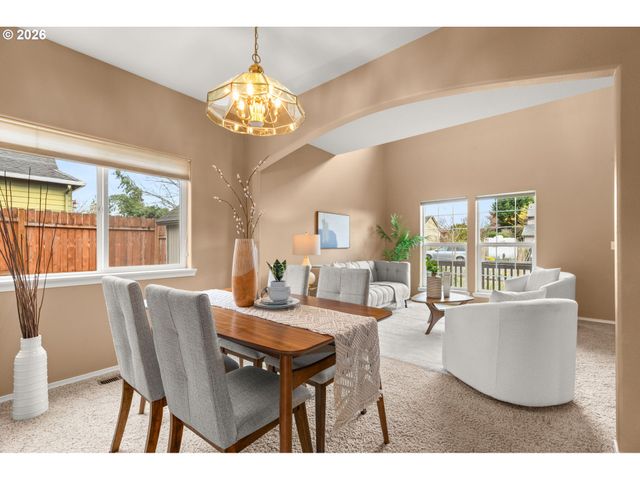 19221 WINDMILL Dr, Oregon City, OR 97045