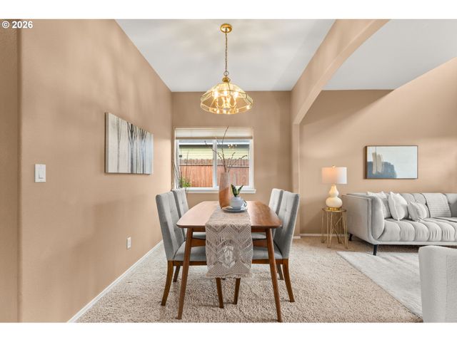 19221 WINDMILL Dr, Oregon City, OR 97045