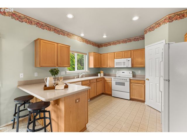 19221 WINDMILL Dr, Oregon City, OR 97045