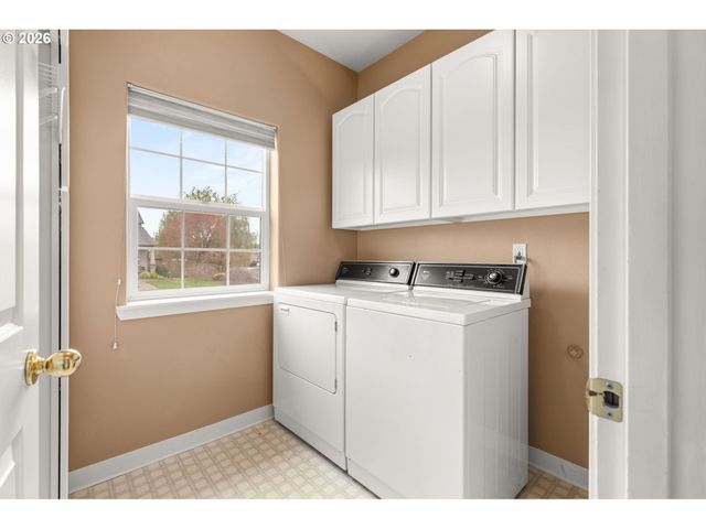 19221 WINDMILL Dr, Oregon City, OR 97045