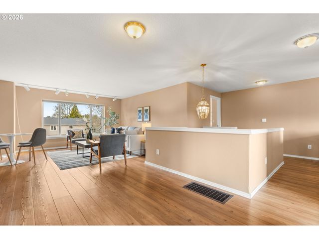 19221 WINDMILL Dr, Oregon City, OR 97045