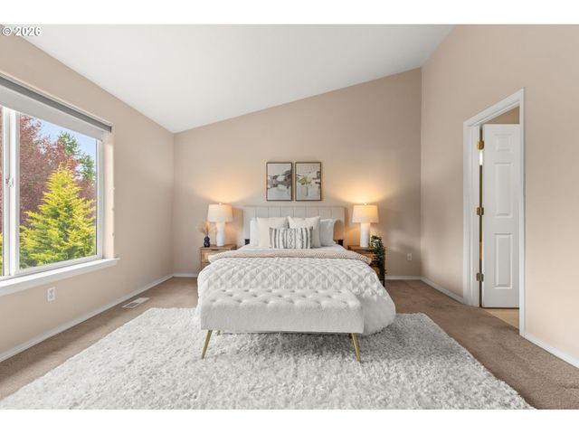 19221 WINDMILL Dr, Oregon City, OR 97045