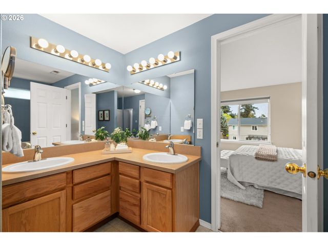 19221 WINDMILL Dr, Oregon City, OR 97045