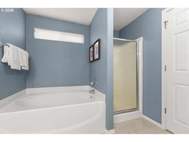 19221 WINDMILL Dr, Oregon City, OR 97045