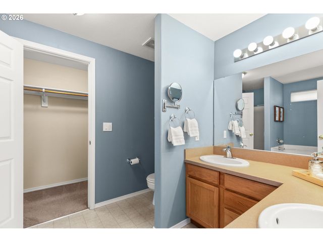 19221 WINDMILL Dr, Oregon City, OR 97045