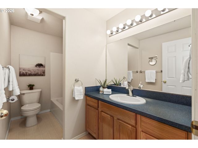 19221 WINDMILL Dr, Oregon City, OR 97045