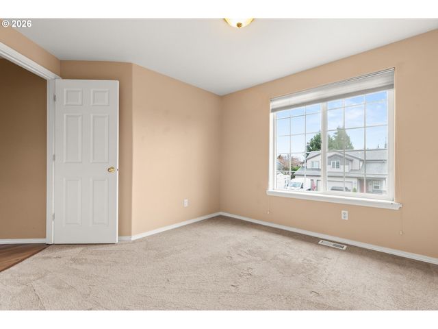 19221 WINDMILL Dr, Oregon City, OR 97045