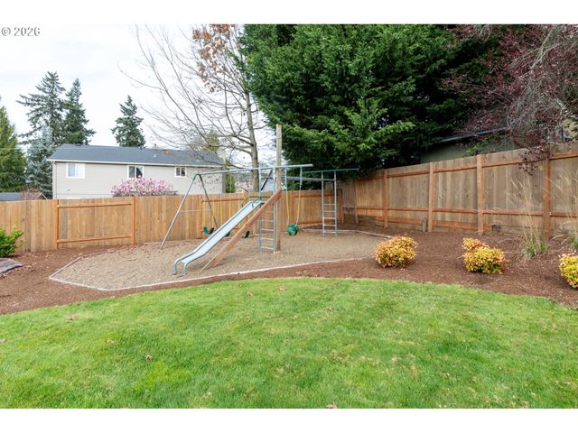 19221 WINDMILL Dr, Oregon City, OR 97045