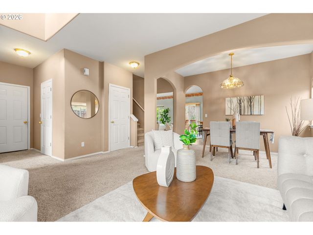 19221 WINDMILL Dr, Oregon City, OR 97045