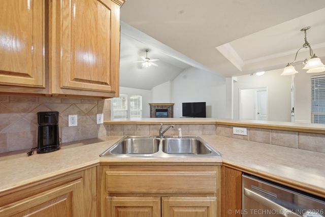 9820 E 97th Place North, Owasso, OK 74055