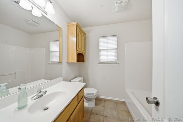 9820 E 97th Place North, Owasso, OK 74055