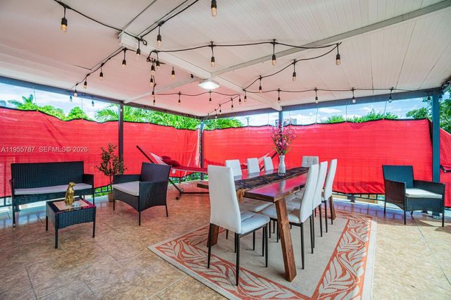 901 NW 22nd Pl, Miami, FL 33125