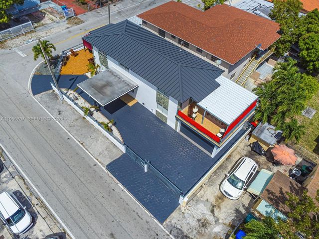 901 NW 22nd Pl, Miami, FL 33125