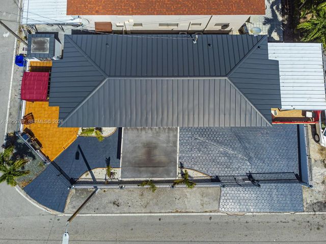 901 NW 22nd Pl, Miami, FL 33125