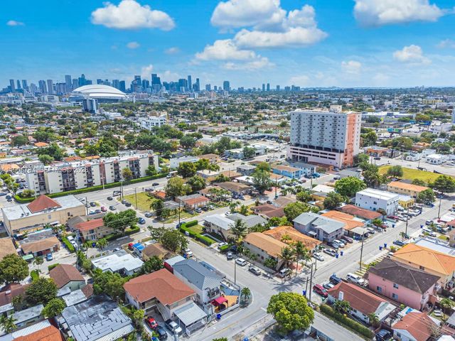 901 NW 22nd Pl, Miami, FL 33125