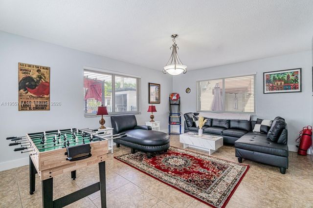 901 NW 22nd Pl, Miami, FL 33125